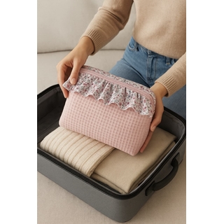 Neceser Rosa con Volante Floral – Hecho a Mano - Imagen 2